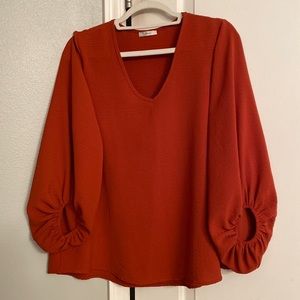 Boutique Jodifl Womens Rust/orange shirt with flowy sleeves